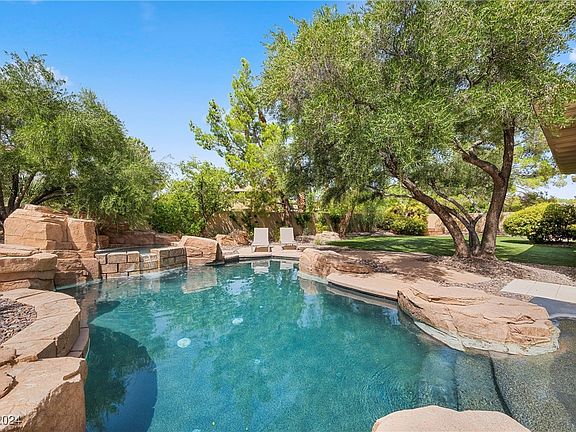 5th image of 209 N Royal Ascot Dr