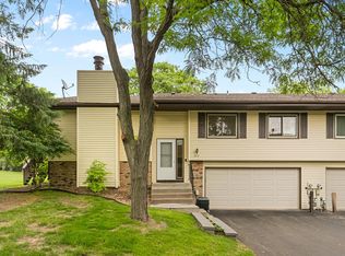 919 Greenhaven Dr, Vadnais Heights, MN 55127