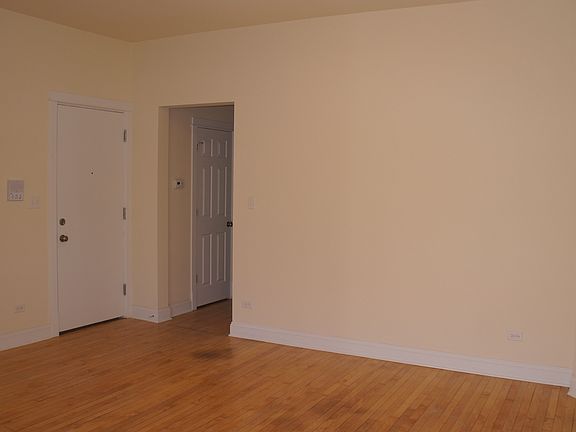 4th image of 2645 N Milwaukee Ave #1