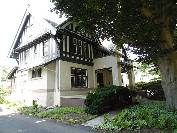 2nd image of 442 S Sandusky Ave