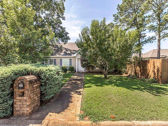 2nd image of 102 Rolling Woods Cir