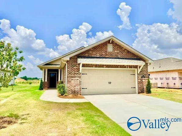 1040 Maplehurst St, Decatur, AL 35603