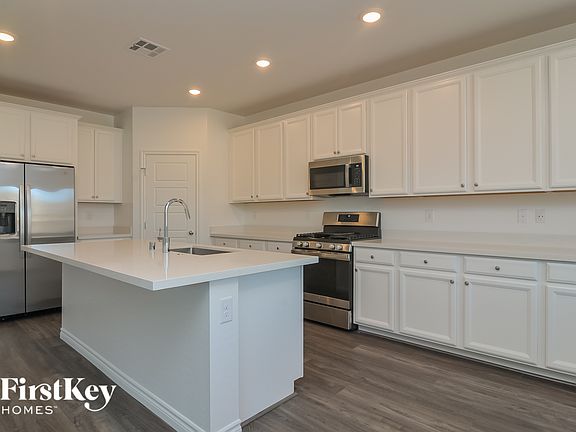 4th image of 2938 Moulin Heights St
