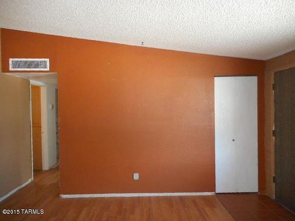 3rd image of 7325 N Plymouth Pl
