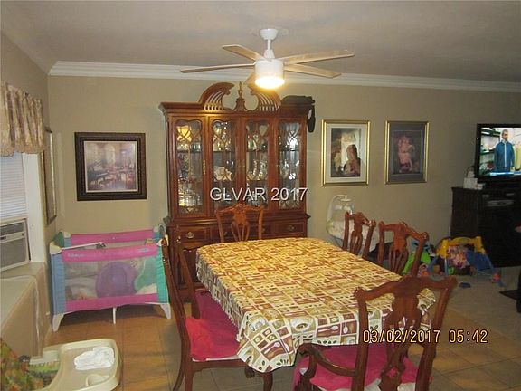 4th image of 301 S Torrey Pines Dr