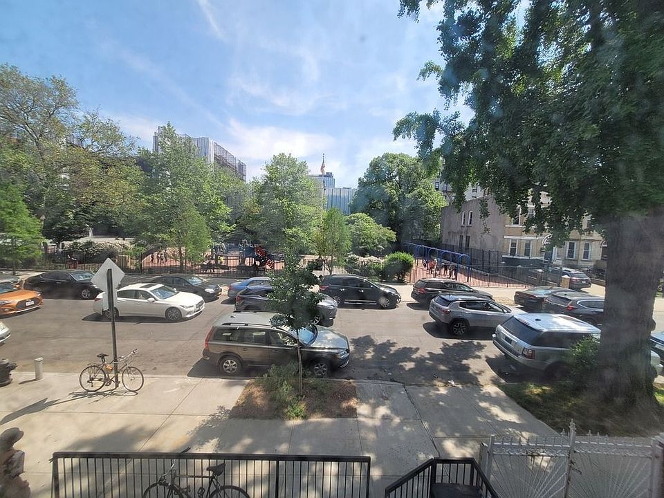 1st image of 150 Winthrop St #2F