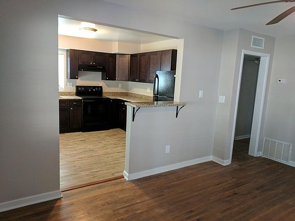 3rd image of 610 Clayton St