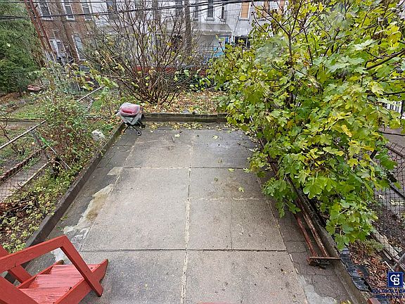 2nd image of 654 54th St