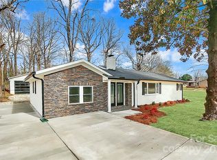 302 W Catawba Dr, Mount Holly, NC
