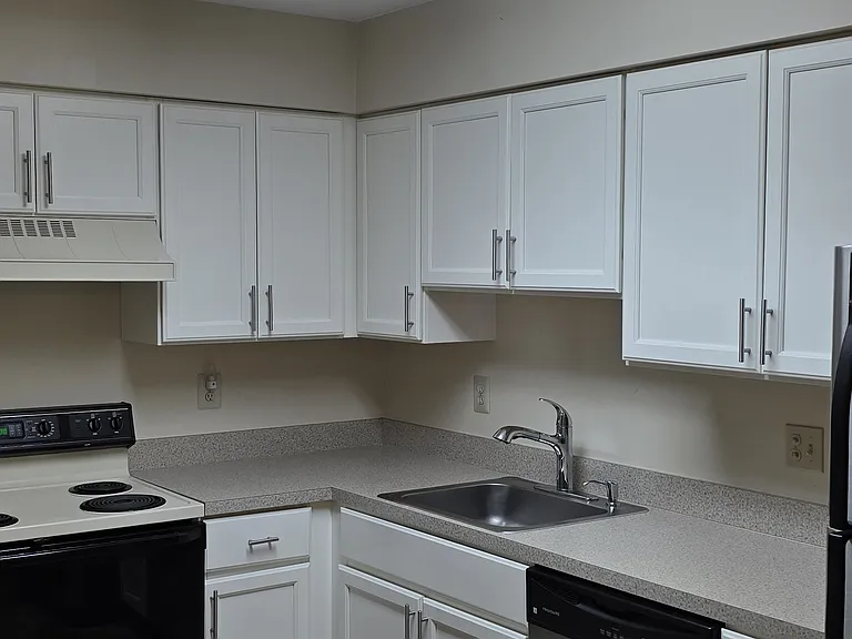 406 Colettes Ct — Photo 7