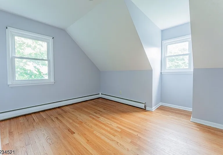 18 Macfarlan Ave — Photo 8