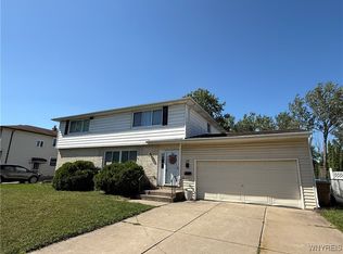33 Sandy Ln, Buffalo, NY 14227