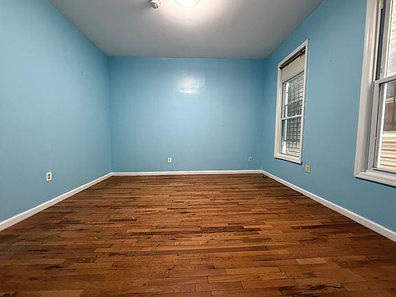 3rd image of 192-194 Littleton Ave #1A