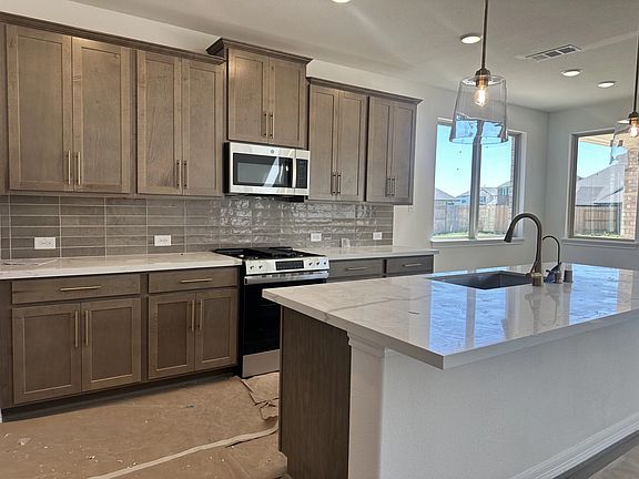 27535 Paddle Grove Interior Image 4