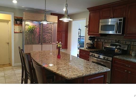 There is nothing that says 1952 in this kitchen!