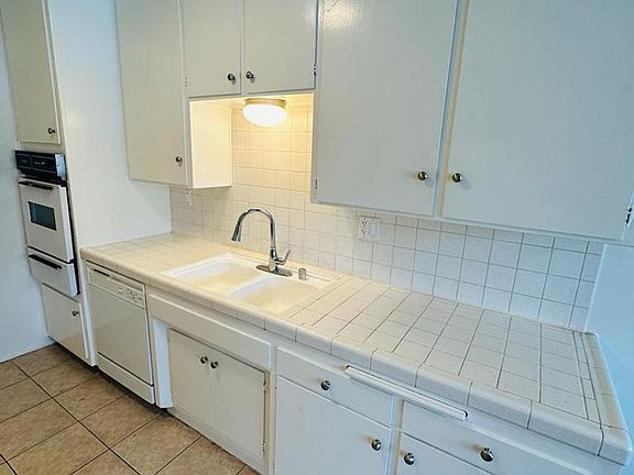 5th image of 5629 Laurel Canyon Blvd APT 14