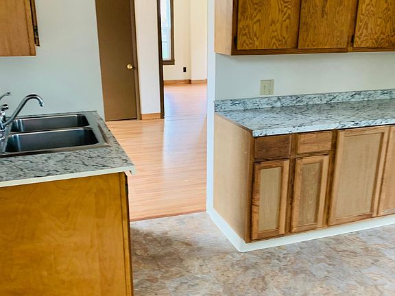5th image of 330 Conklin Ave #1