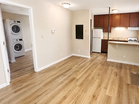3rd image of 1700 Columbia St APT 7