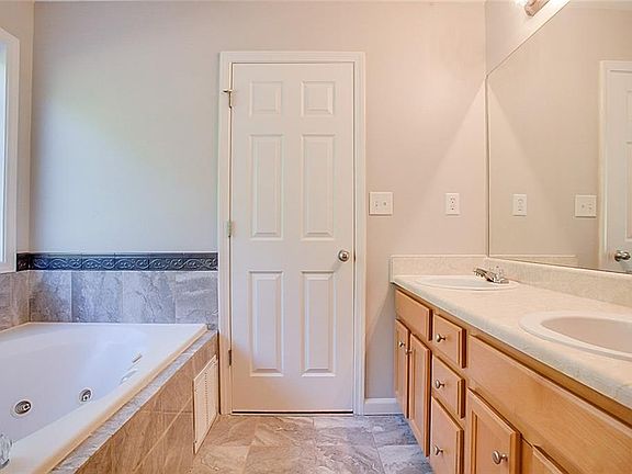 4th image of 860 Terrace Mill Dr