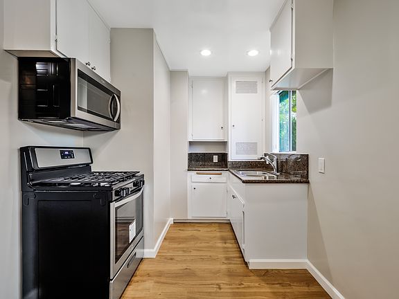 4th image of 720 E Mountain St #12-A