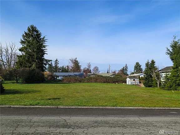 4th image of 3804 N Ave