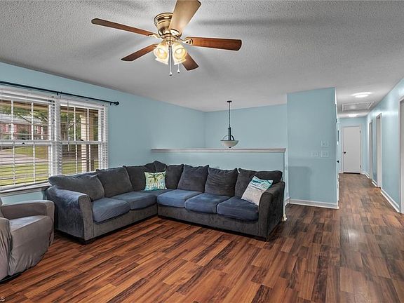 4th image of 1121 Dogwood Dr
