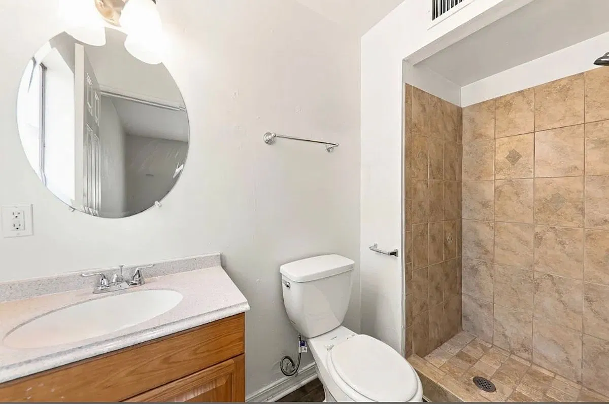 3 bed, 2.5 bath, 2505 sqft, $1,500 — Photo 3