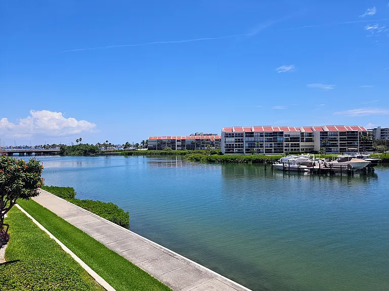 7600 Sun Island Dr S #204 — Photo 32