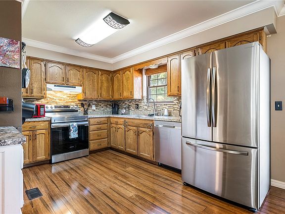 5th image of 2065 Chapman Ln