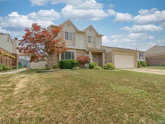 2nd image of 22171 Knollwood Dr