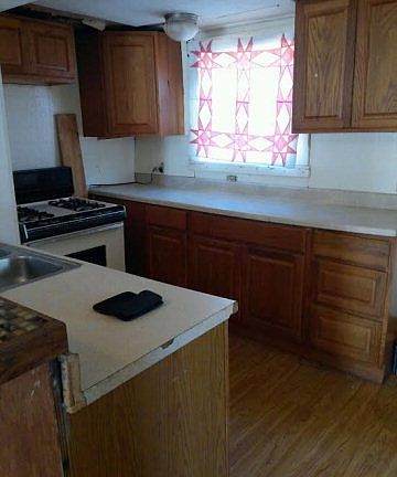 4th image of 209 E Jefferson St