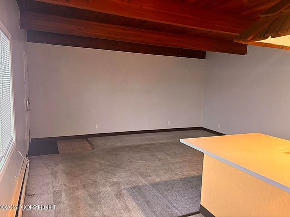 4th image of 808 W 29th Pl APT 5