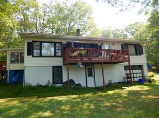 113 Log Cabin Rd, Bushkill, PA 18324