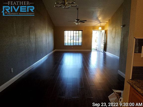 2nd image of 1052 Courtyard Dr