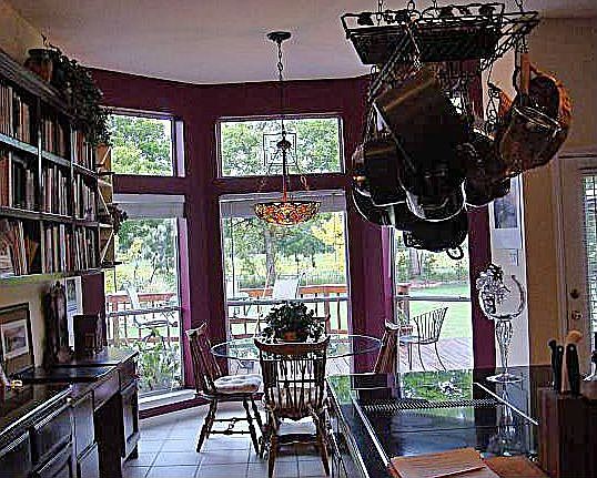 breakfast area & deck