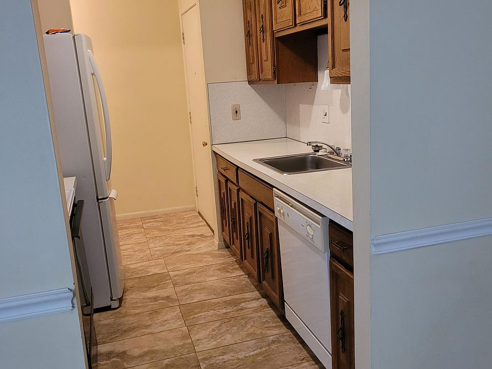 1st image of 20818 Beaconsfield St
