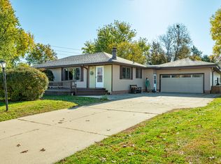 6 W Meadow Ln, Marshalltown, IA 50158