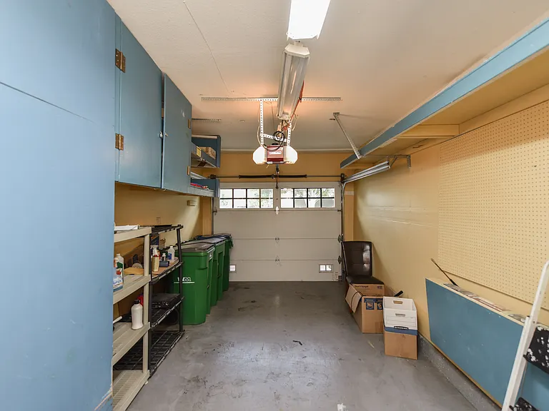 145 Stanford Ct — Photo 2