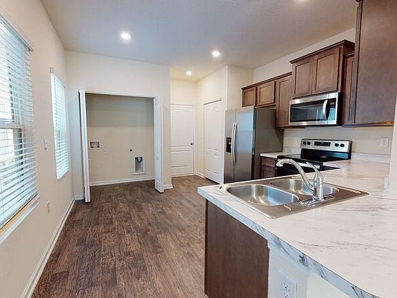 2nd image of 270 Aralia Ln