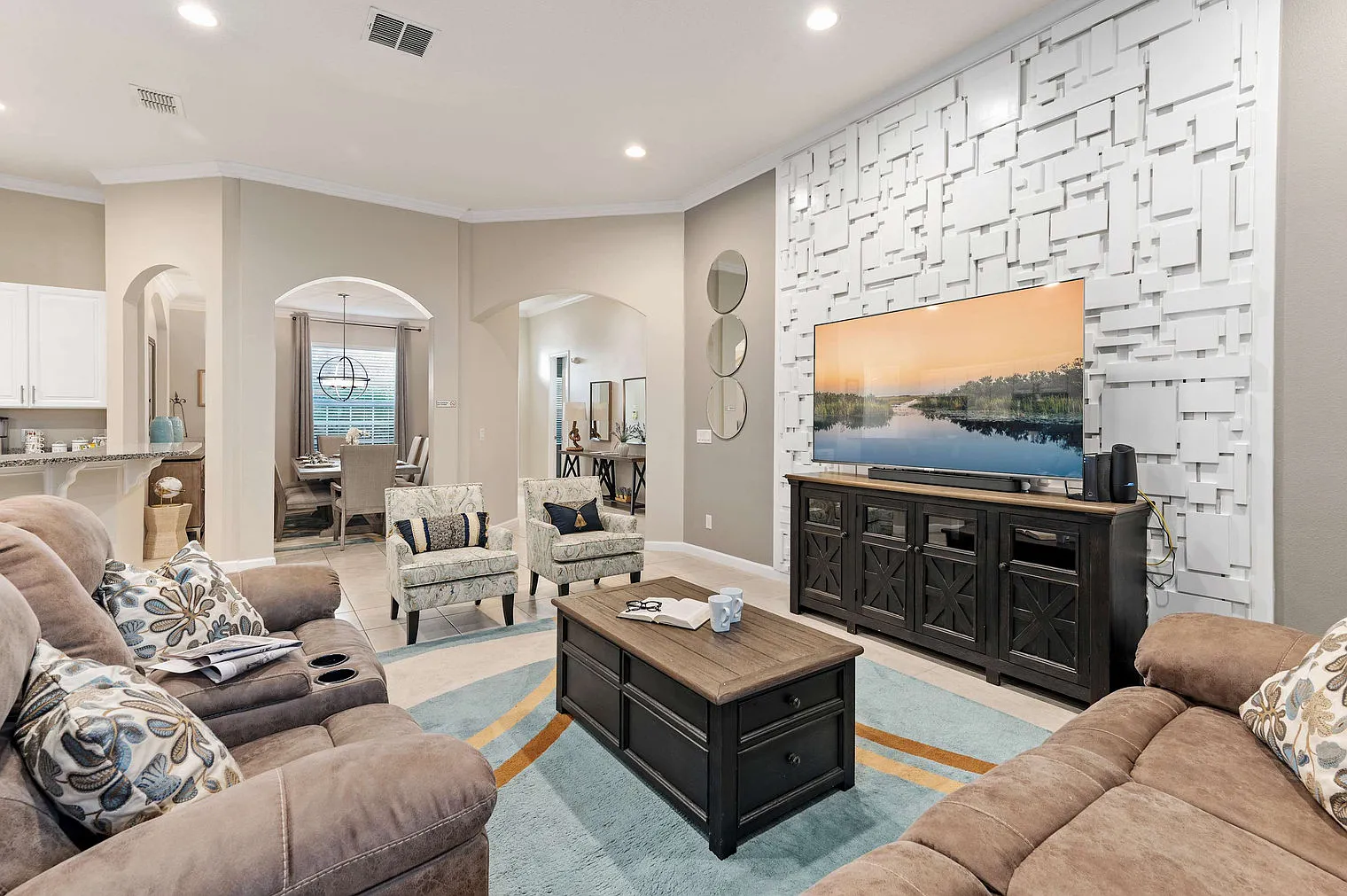 5 bed, 4.0 bath, 2787 sqft, $4,383 — Photo 2