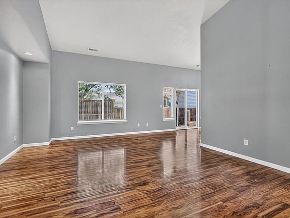 4th image of 308 Live Oak Loop
