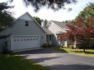 4564 Deerhaven Park Dr, Lowell, MI 49331