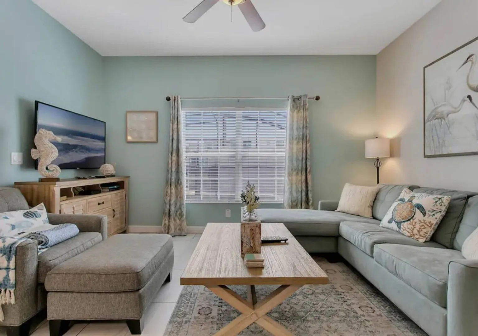 Storey Lake Peaceful Townhome with Private Pool — Photo 3