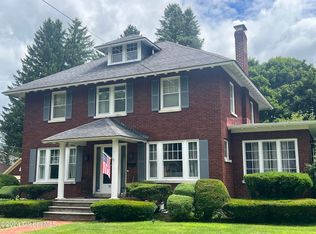 12 Lark St, Gloversville, NY 12078
