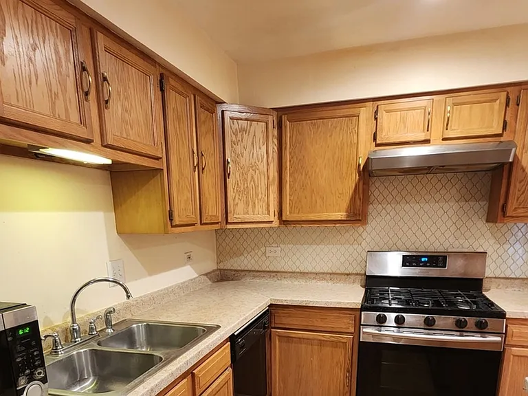 1102 Hinswood Dr #102 — Photo 8