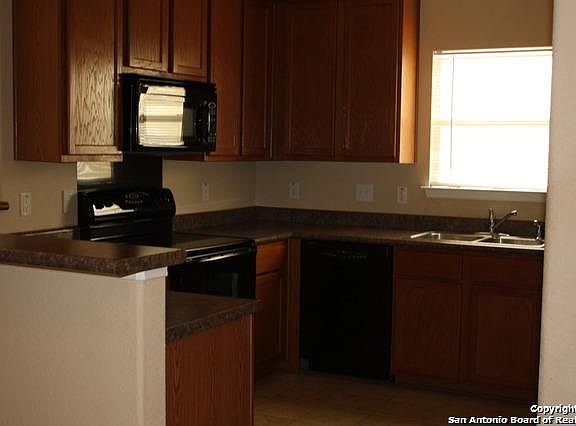 2nd image of 541 Foxford Run Dr