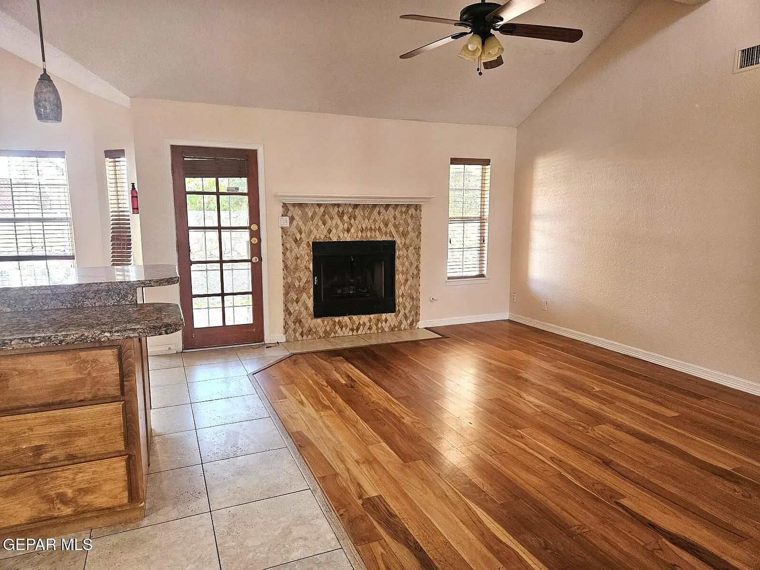3 bed, 2.5 bath, 2537 sqft, $2,095 — Photo 3