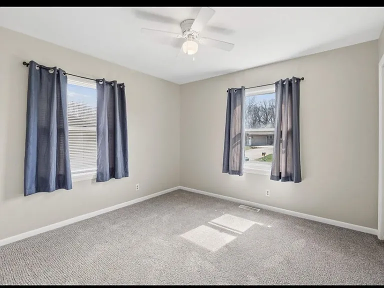 100 Foxwood Ct — Photo 14