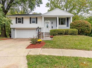2300 W Pintura Ct, Peoria, IL 61614