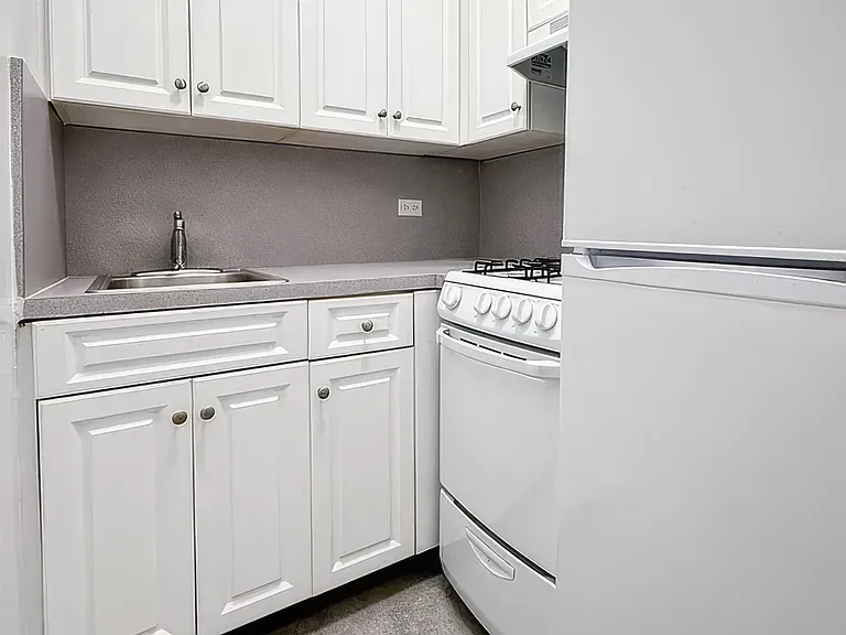 4 Park Ave #11O — Photo 4